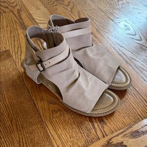 Blowfish Taupe Ruched Open-Toe Ankle Sandals size 7